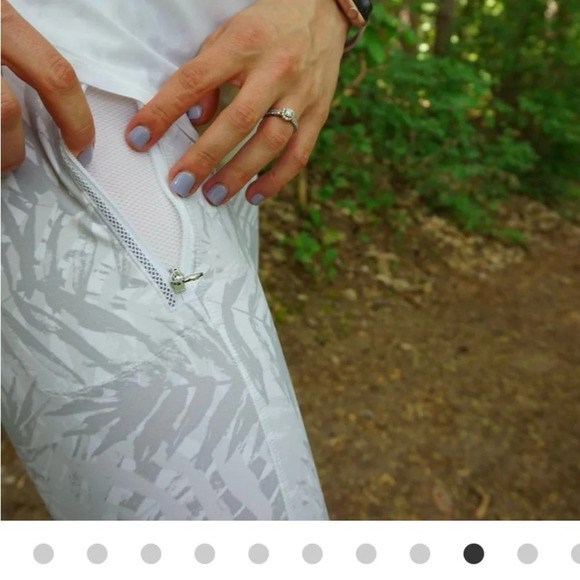 Lululemon inspire tight II white palm camo - Picture 2 of 10